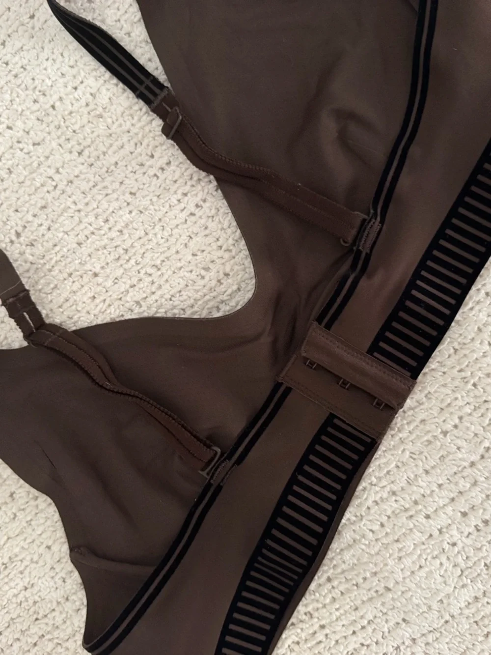 ALO Yoga Brown Sports Bra - Picture 3 of 4